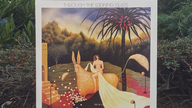 La pochette de la réédition de l'album "Through The Looking Glass" de Midori Takada. [WRWTFWW - DR]