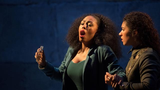 La soprano Kelebogile Pearl Besong interprète Didon dans l'opéra de Purcell. [AFP - BERTRAND LANGLOIS]