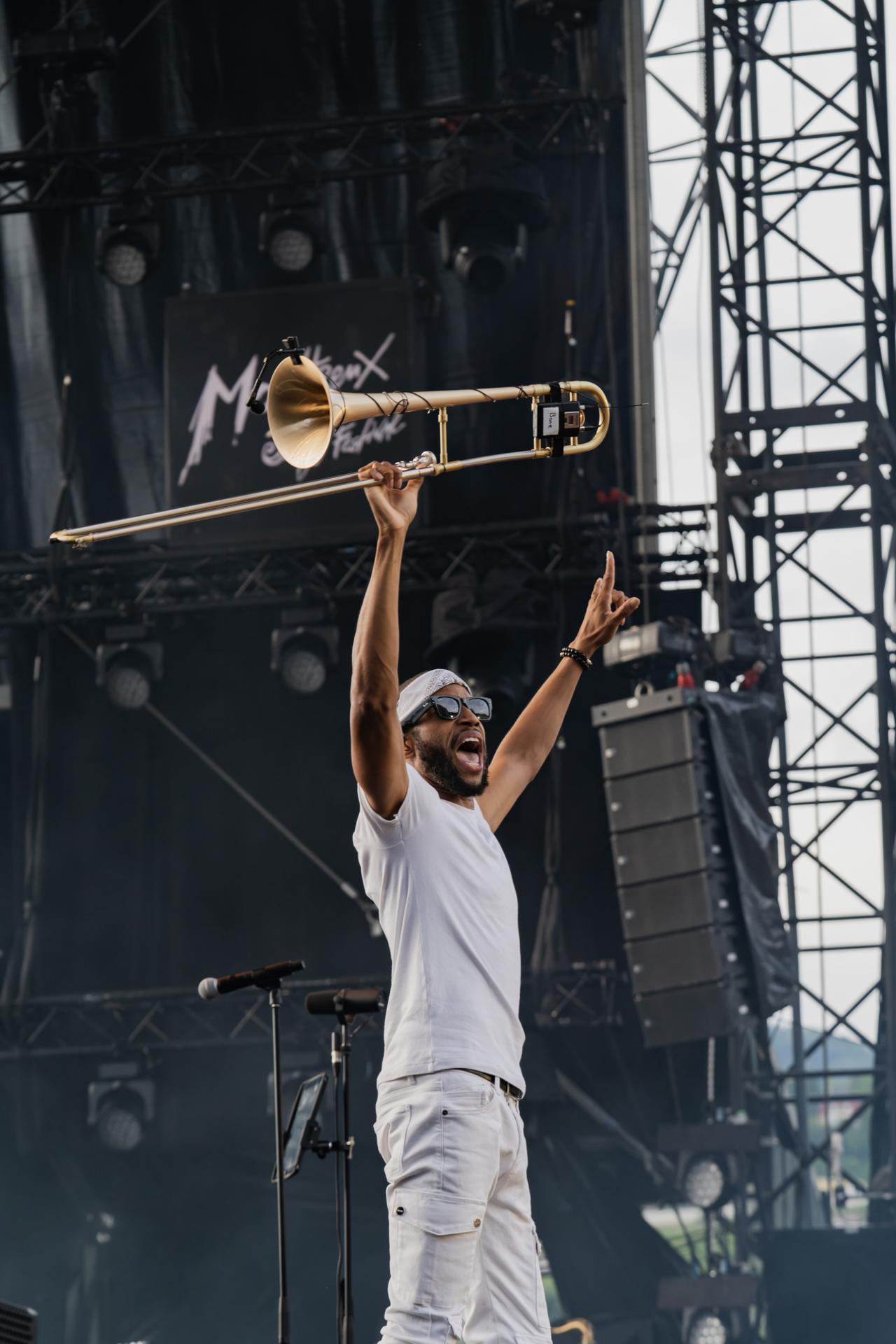 Le chanteur et musicien américain Trombone Shorty sur la Scène du lac du Montreux Jazz Festival, le 5 juillet 2024. [FFJM 2024 - Anna Francesca]