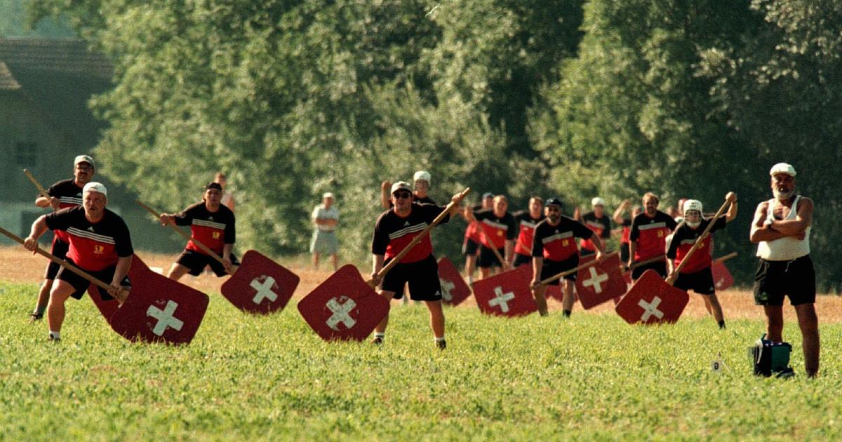 A la découverte du hornuss, ce sport national suisse méconnu