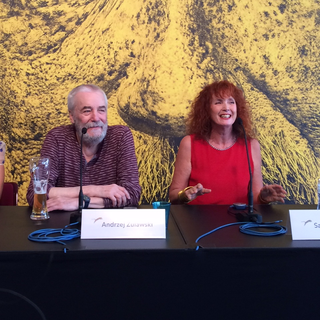 Le réalisateur Andrzej Zulawski et la comédienne Sabine Azéma lors de la conférence de presse du film "Cosmos" au Festival de film de Locarno (2015). [RTS - Raphaële Bouchet]