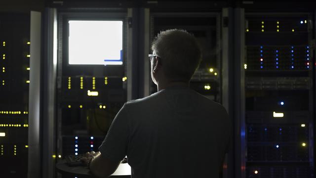 En Suisse, le secteur de l'informatique fait face à une pénurie de main d'oeuvre. [Keystone - Gaetan Bally]