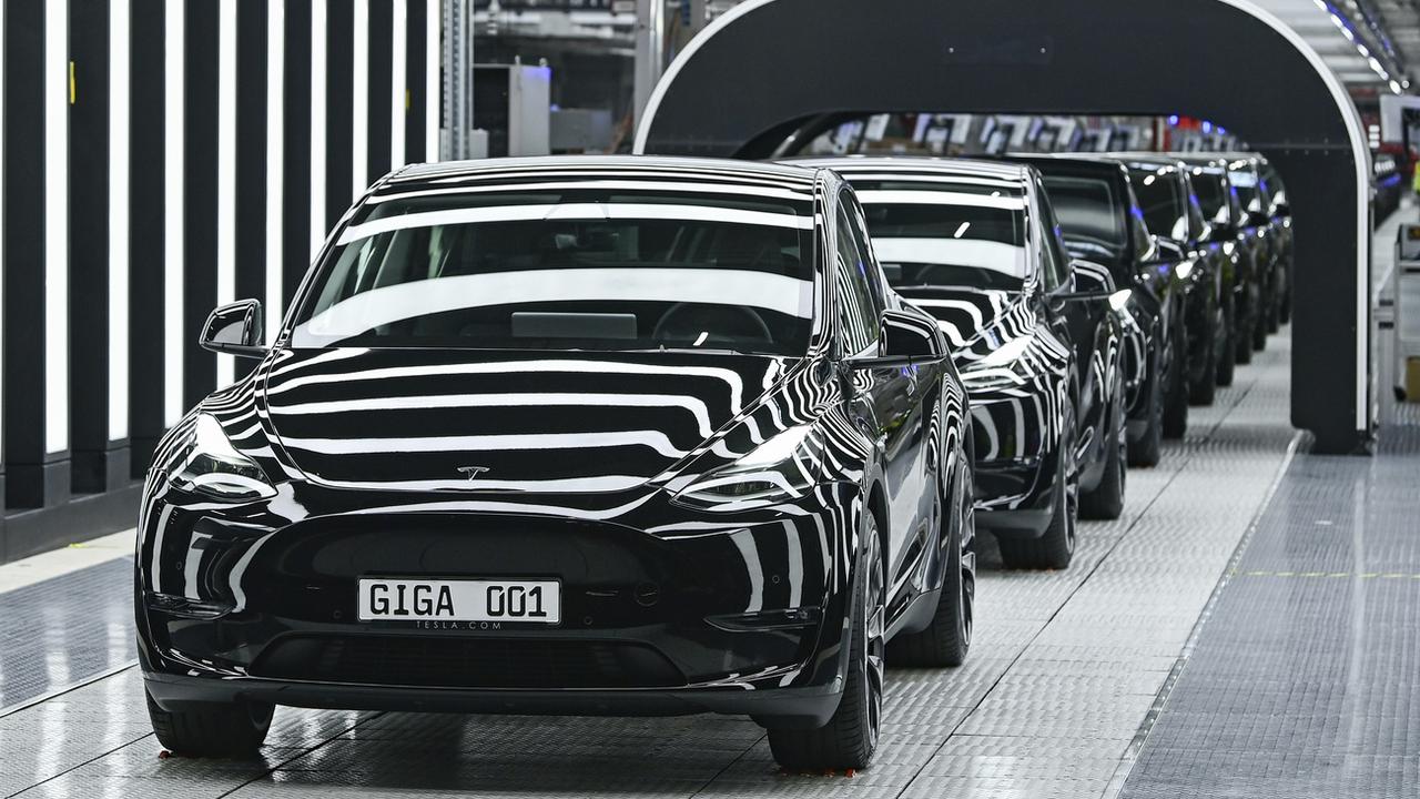 Tesla inaugure une méga-usine en Allemagne pour sa production européenne. [Pool via AP - Patrick Pleul/]