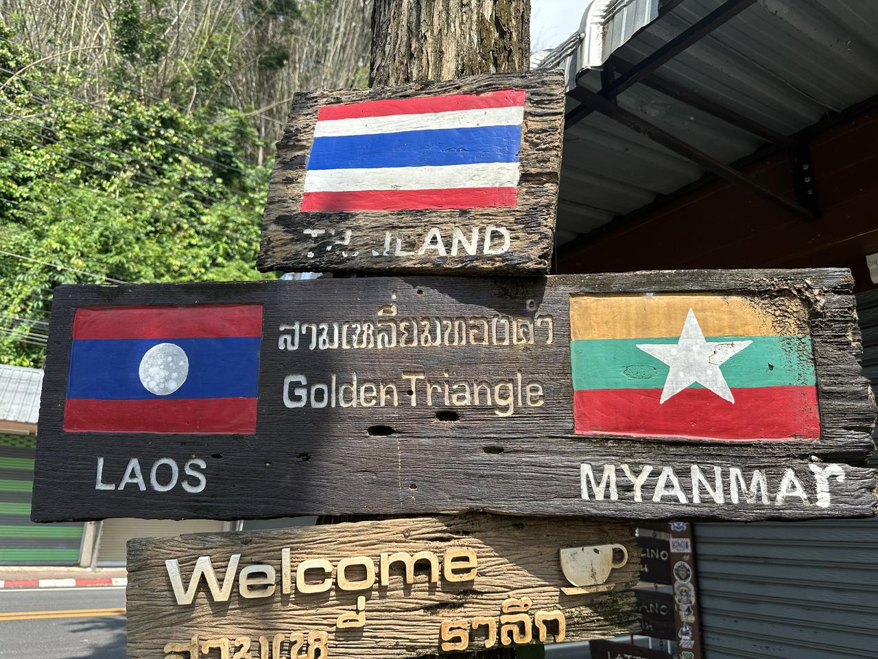 Le Triangle d'or: la Thaïlande, le Myanmar et le Laos se rejoignent sur le fleuve Mékong. Certaines personnes sont également attirées dans l'usine à escroquerie par de fausses offres d'emploi. [SRF - MARTIN ALDROVANDI]