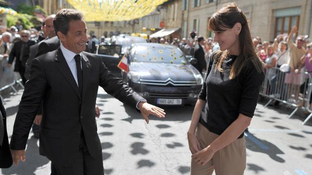 Carla Bruni-Sarkozy, une croqueuse d'hommes à l'Elysée, sous-entend une biographie non autorisée