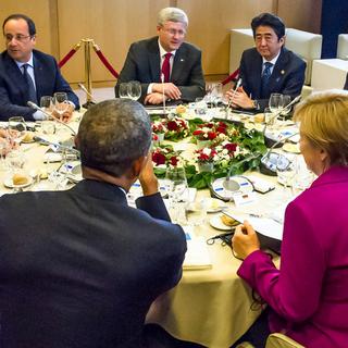 Les dirigeants du G7 entament leur première session de travail, ce 4 juin 2014 à Bruxelles. [AP Photo/Geert Vanden Wijngaert]