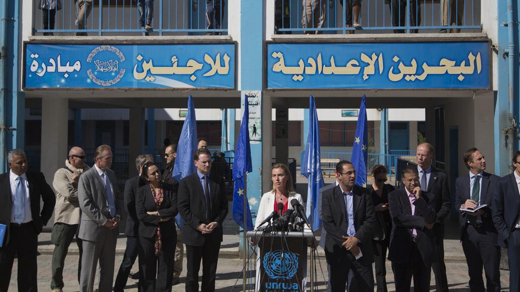 Federica Mogherini, arrivée samedi à Gaza, avait plaidé la veille à Jérusalem pour une "reprise des discussions de paix". [AP - Khalil Hamra]
