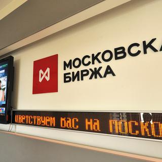 Tous les indices sont au rouge à la Bourse de Moscou depuis le début de la crise ukrainienne. [AFP - Sergey Kuznecov]