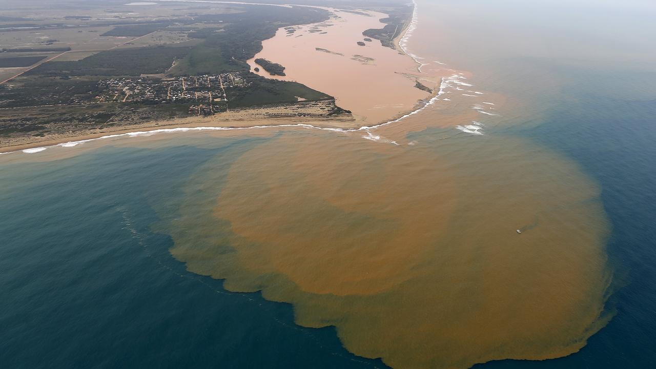 Des coulées de boue toxique se sont répandues dans l'océan Atlantique. [Reuters]