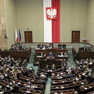 Le parlement polonais a décidé de donner au ministre du Trésor la compétence de nommer, et de révoquer, les nouveaux chefs des médias publics, jusqu'à présent choisis par voie de concours organisés par le Conseil national de l'audiovisuel. [REUTERS - Agencja Gazeta]
