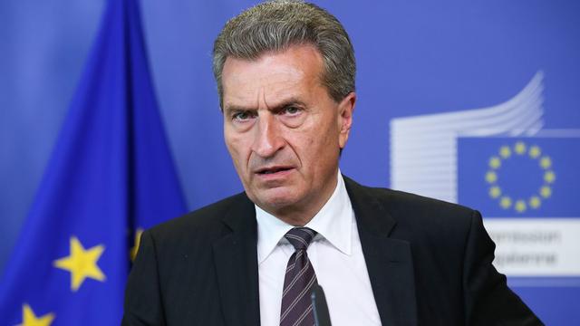 Le commissaire européen au numérique Günther Oettinger est fâché par la Pologne. [EPA - Julien Warnand]