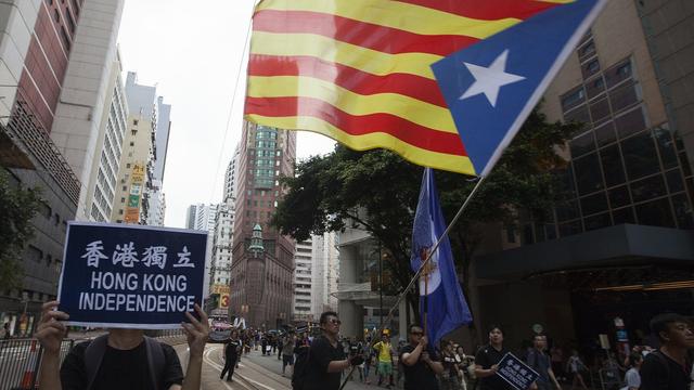 Des manifestants demandant l'indépendance de Hong Kong, le jour de la fête nationale chinoise [Keystone - Alex Hofford]