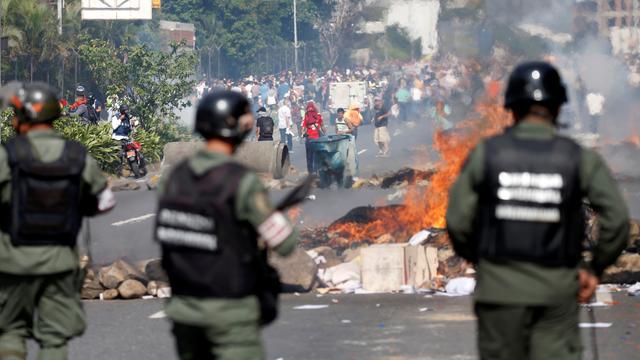 Des dizaines de personnes ont été blessées dans des heurts avec la police lors de manifestations à Caracas. [REUTERS - Carlos Garcia Rawlins]