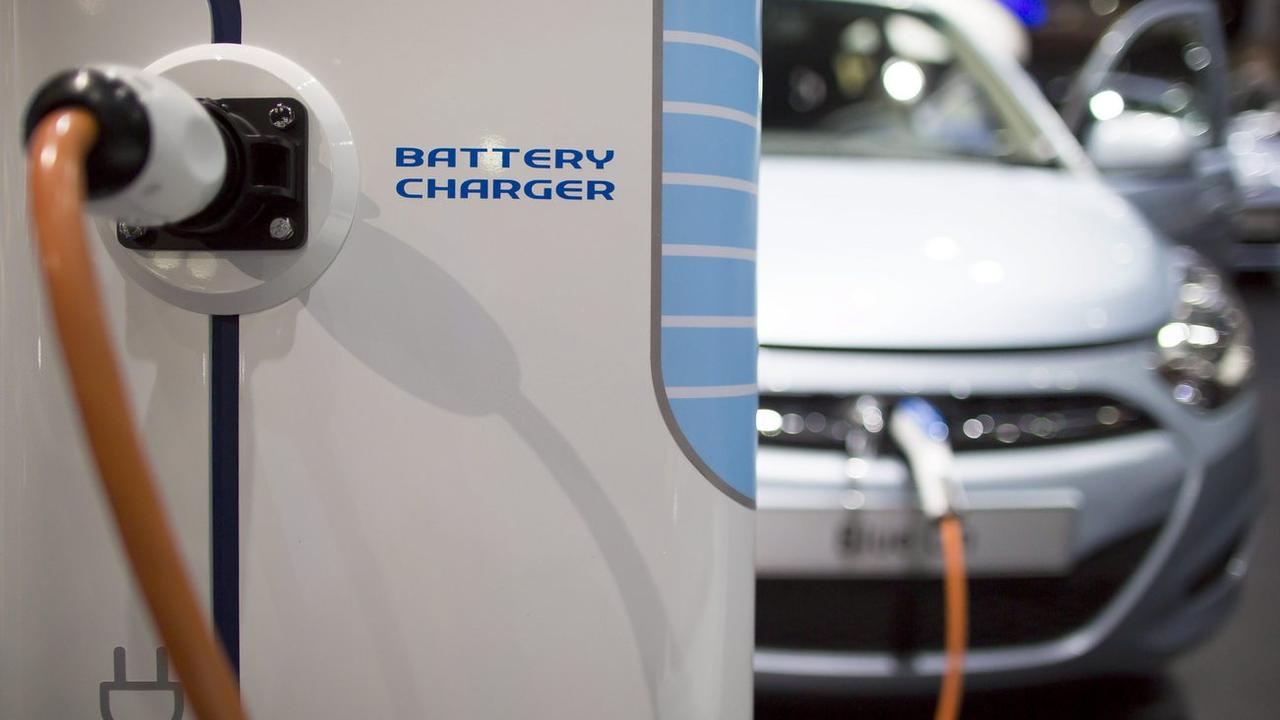 L'objectif de l'investissement est de rattraper le retard pris par la voiture électrique européenne. [Keystone - Ian Langsdon]