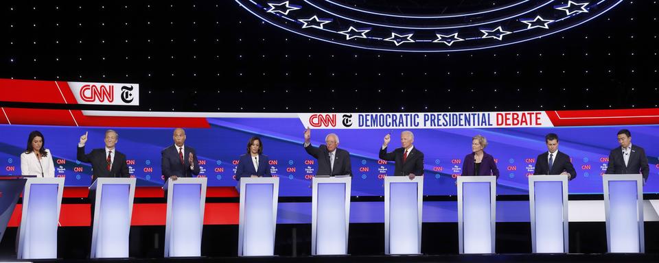 Douze candidats démocrates ont débattu mardi soir, un record. [AP Photo - John Minchillo]