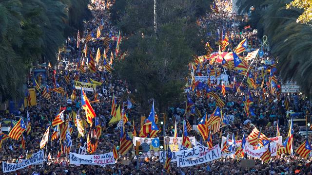 Catalan pro-independence demonstrators attend a protest to call for the release of jailed separatist leaders in Barcelona, Spain, October 26, 2019. REUTERS/Albert Gea [Reuters - Albert Gea]