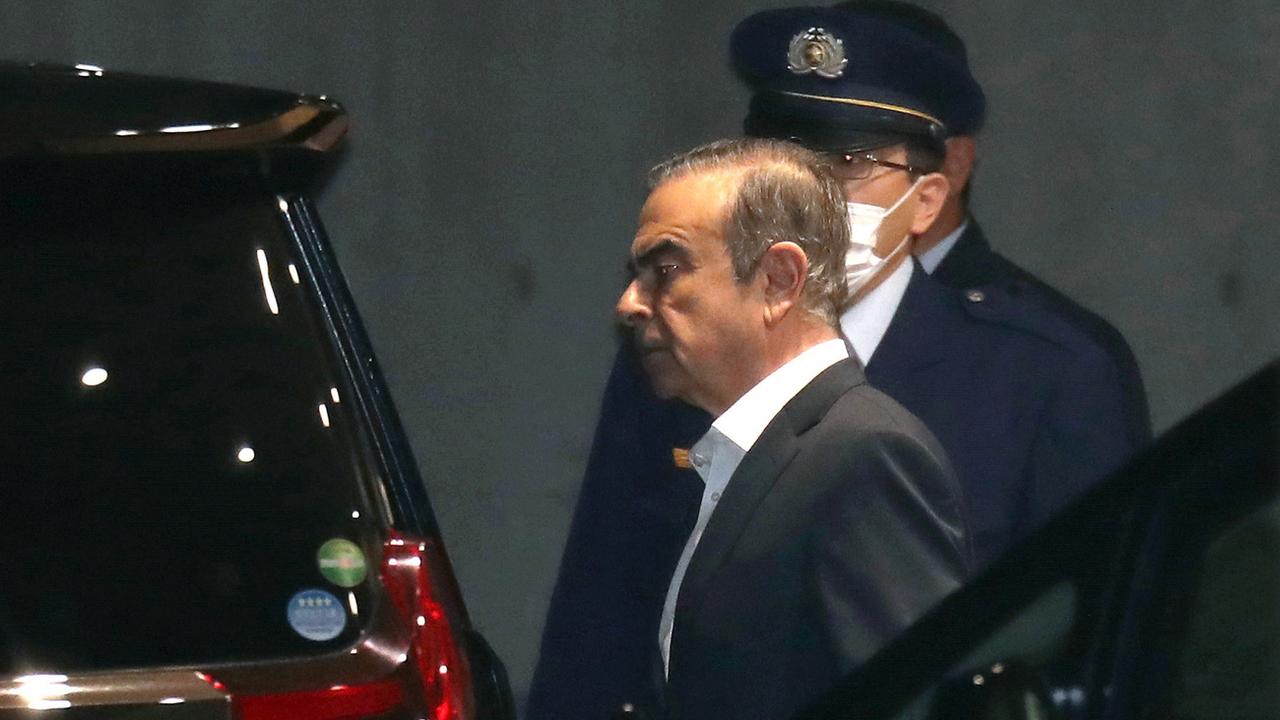 L'ex-PDG de Renault-Nissan, Carlos Ghosn, à sa sortie de prison le 25 avril 2019 après avoir été libéré sous caution. [Keystone]