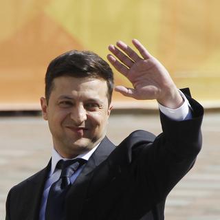L'ex-comédien Volodymyr Zelensky a été investi président d'Ukraine lundi. [Keystone - Stepan Franko]