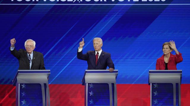 Les trois favoris à la primaire démocrate Bernie Sanders, Joe Biden et Elizabeth Warren (de gauche à droite). [AP Photo - David J. Phillip]