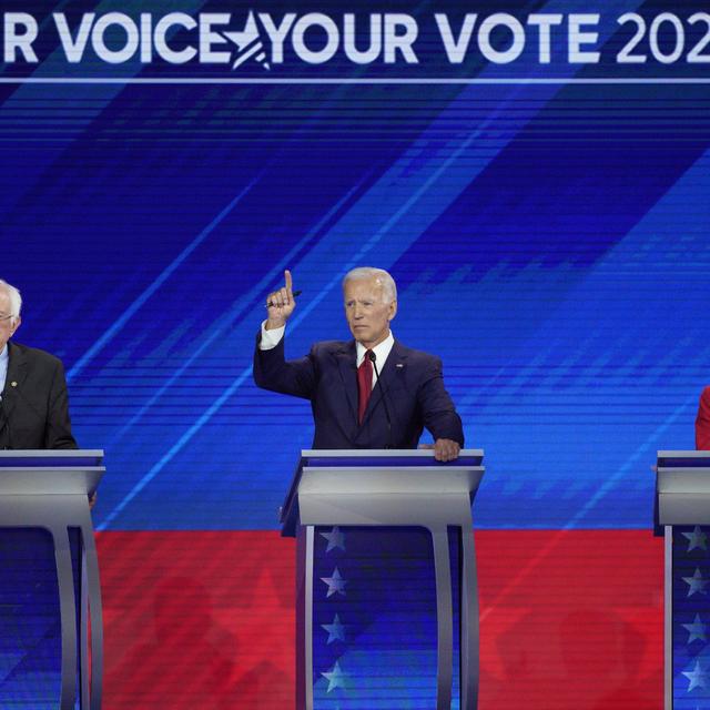 Les trois favoris à la primaire démocrate Bernie Sanders, Joe Biden et Elizabeth Warren (de gauche à droite). [AP Photo - David J. Phillip]