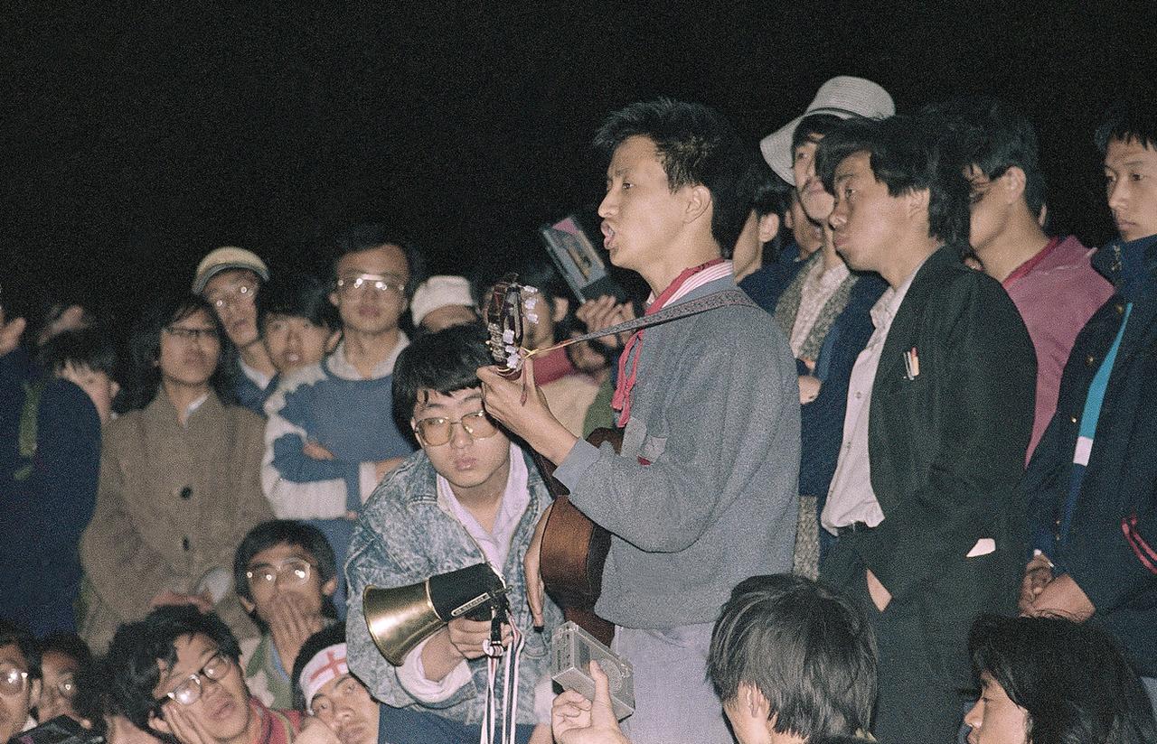 Les étudiants de l'université de Pékin occupent la place Tiananmen. [Keystone - Terril Jones]