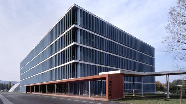 Le bâtiment principal du site de Dübendorf (ZH) de l'institut Eawag. [Keystone - Gaetan Bally]