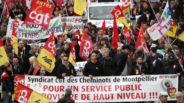 Les coupures de courant provoquées par la CGT a donné lieu à un débat électrique en France. [EPA - Guillaume Horcajuelo]