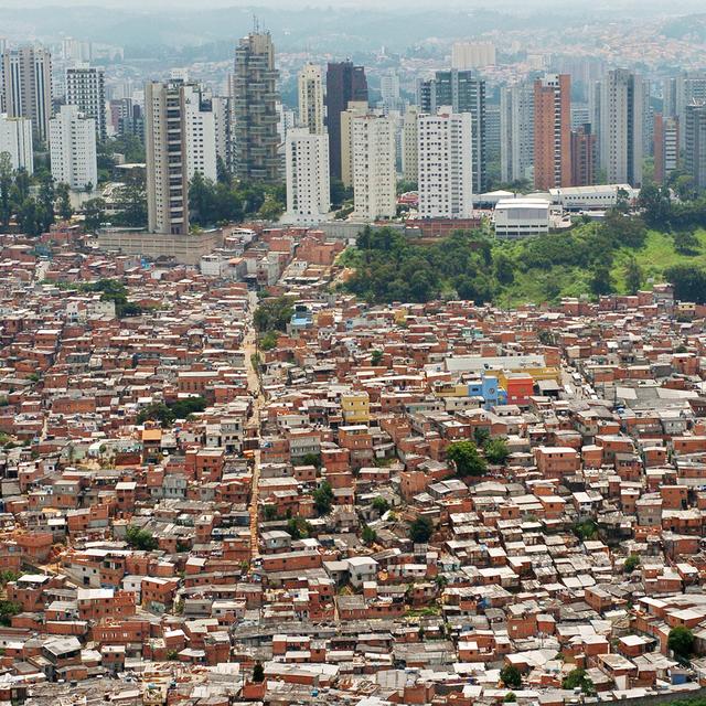 John Ibbitson et Darrell Bricker ont parlé avec des jeunes femmes des bidonvilles de Sao Paulo. [Keystone/AP Photo - Alexandre Meneghini]