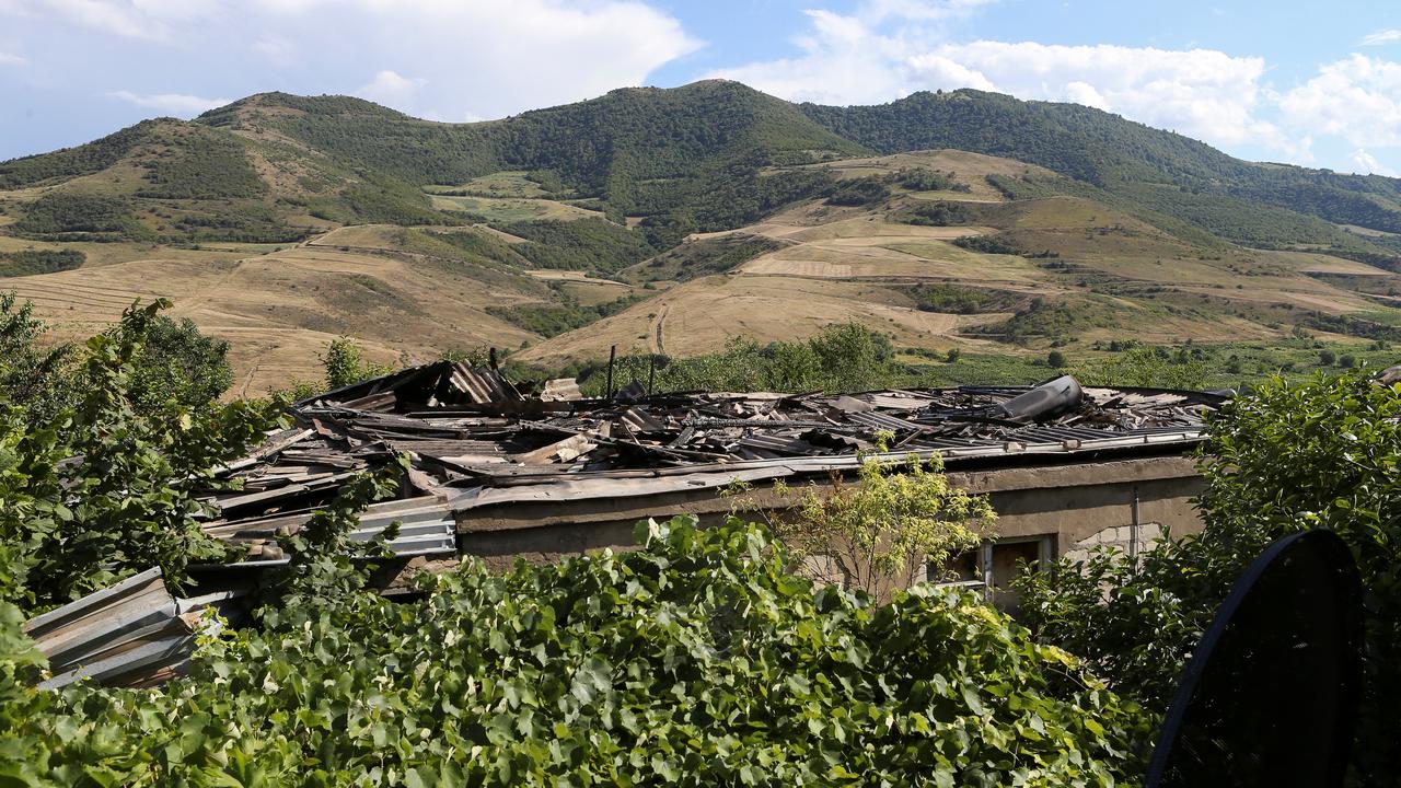 Une maison partiellement détruite par les combats à la frontière entre l'Arménie et l'Azerbaïdjan. [Reuters - Hayk Baghdasaryan]