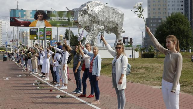 Les chaînes humaines se multiplient contre la répression en Biélorussie. [EPA - Tatyana Zenkovich]