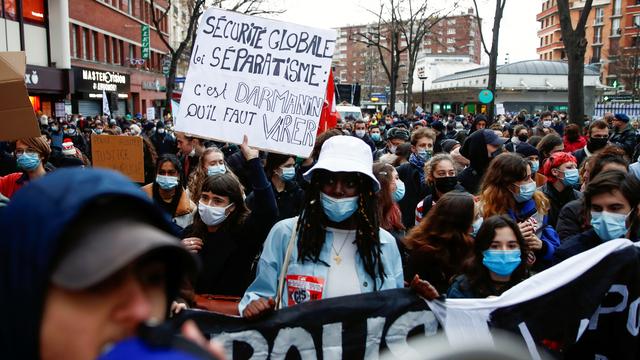 Manifestation à Paris "pour les droits sociaux et libertés" [Reuters - Gonzalo Fuentes]