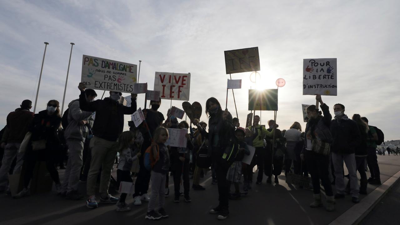 Des manifestants à Nice contre la loi sur la "sécurité gobale". [Reuters - Eric Gaillard]