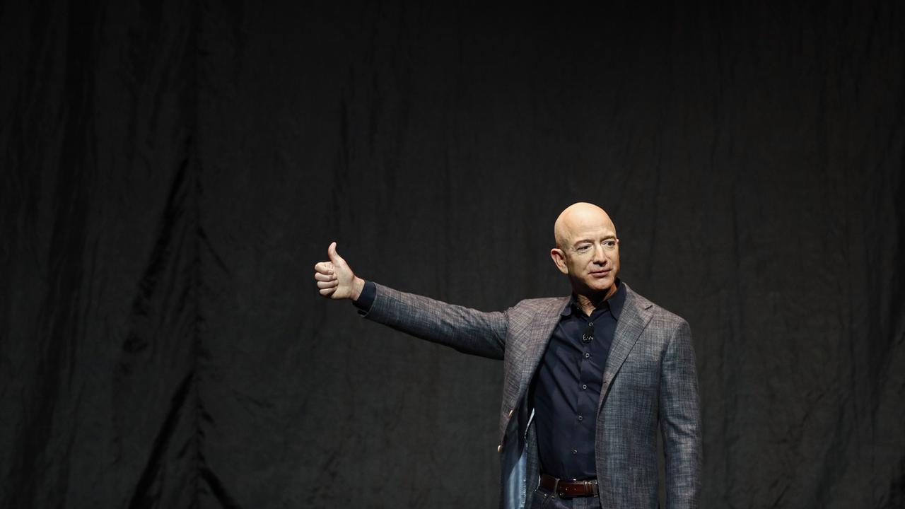 La fortune de Jeff Bezos, propriétaire d'Amazon, a augmenté 34,6 milliards en deux mois. [AP Photo - Patrick Semansky]