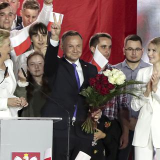 Le conservateur Andrzej Duda est réélu à la présidence de la Pologne avec 51,21% des voix. [AP Photo - Czarek Sokolowski]
