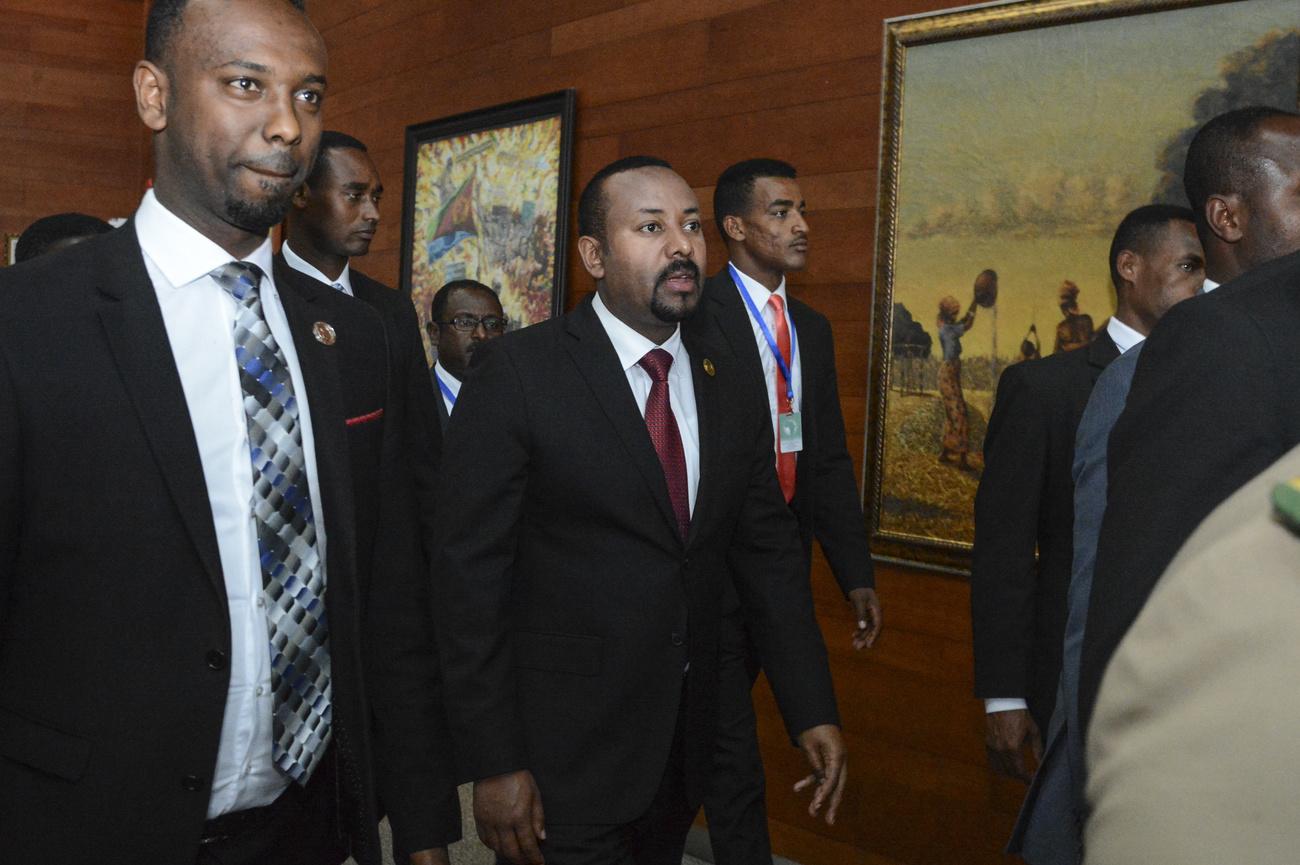 Le Premier ministre éthiopien Abiy Ahmed (centre). [AP Photo]