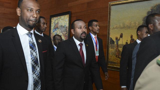 Le Premier ministre éthiopien Abiy Ahmed (centre). [AP Photo]