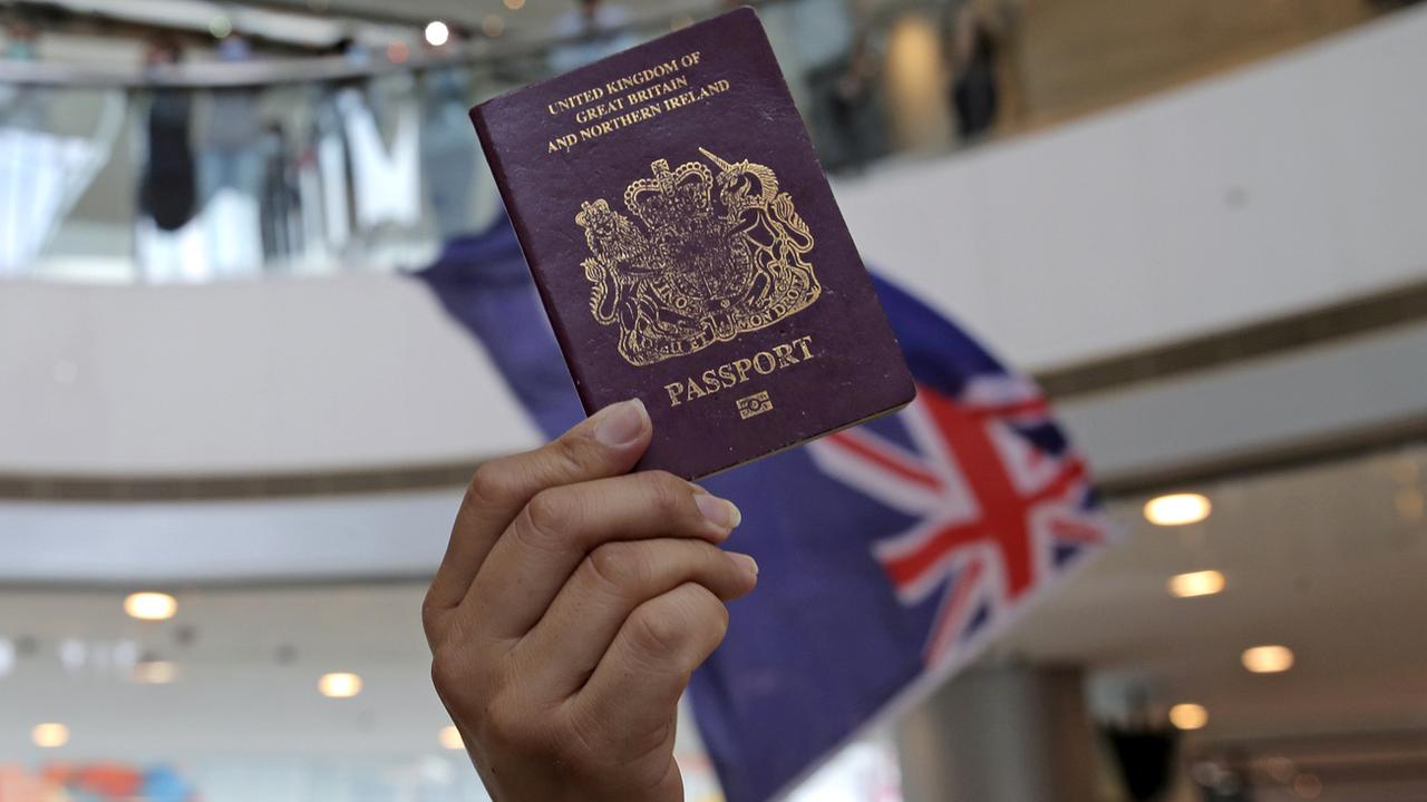 Boris Johnson pourrait proposer à des millions d'habitants de Hong Kong des passeports. [AP Photo - Kin Cheung]