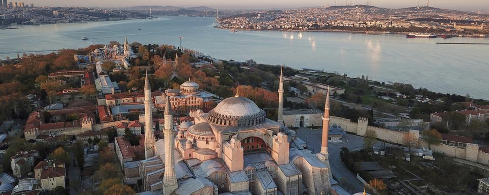 Première prière collective  à Sainte-Sophie d’Istanbul, redevenue  mosquée [AP Photo]