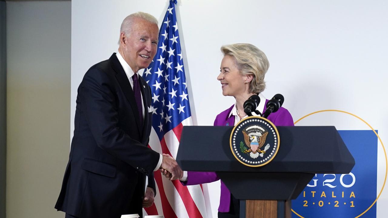 Le président américain Joe Biden et la cheffe de la Commission européenne Ursula von der Leyen. [AP Photo - Evan Vucci]