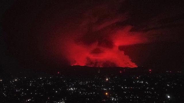 Le volcan Nyiragongo, dans l'est de la RDC, est entré en éruption [EPA - Hugh Kinsella Cunningham]