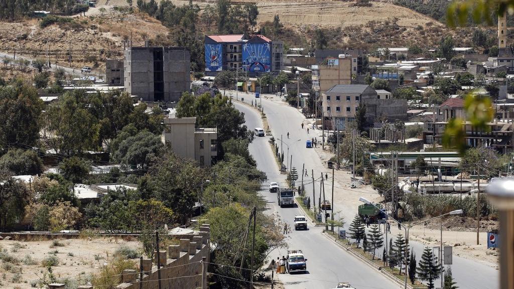 Vue sur une route traversant Mekele, la capitale du Tigré en Ethiopie. [Anadolu Agency via AFP - Minasse Wondimu Hailu]
