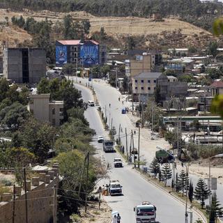 Vue sur une route traversant Mekele, la capitale du Tigré en Ethiopie. [Anadolu Agency via AFP - Minasse Wondimu Hailu]