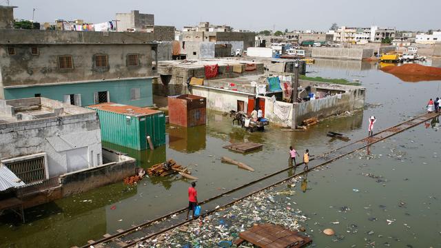 Une inondation dans la ville de Thiaroye-sur-Mer, au Senegal. [AP Photo - Rebecca Blackwell]