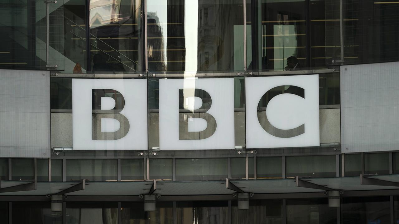 Dans la tourmente, Boris Johnson s'attaque à la BBC pour faire diversion [EPA - Will Oliver]