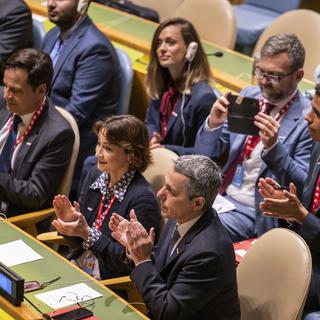 Le président de la Confédération Ignazio Cassis (en bas à droite) à côté l'ambassadrice de la Suisse auprès de l'ONU à New-York Pascale Baeriswyl. [EPA/keystone - Alessandro Della Valle]