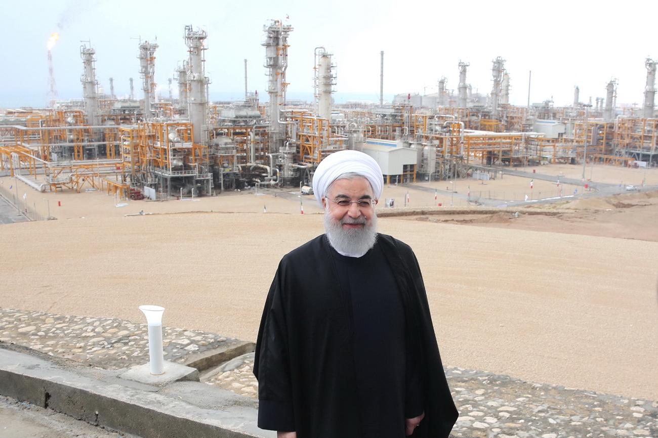 Le président de l'Iran Hassan Rouhani lors de l'inauguration en 2019 d'un terminal de gaz dans le port d'Assalouyeh. [KEYSTONE - EPA]