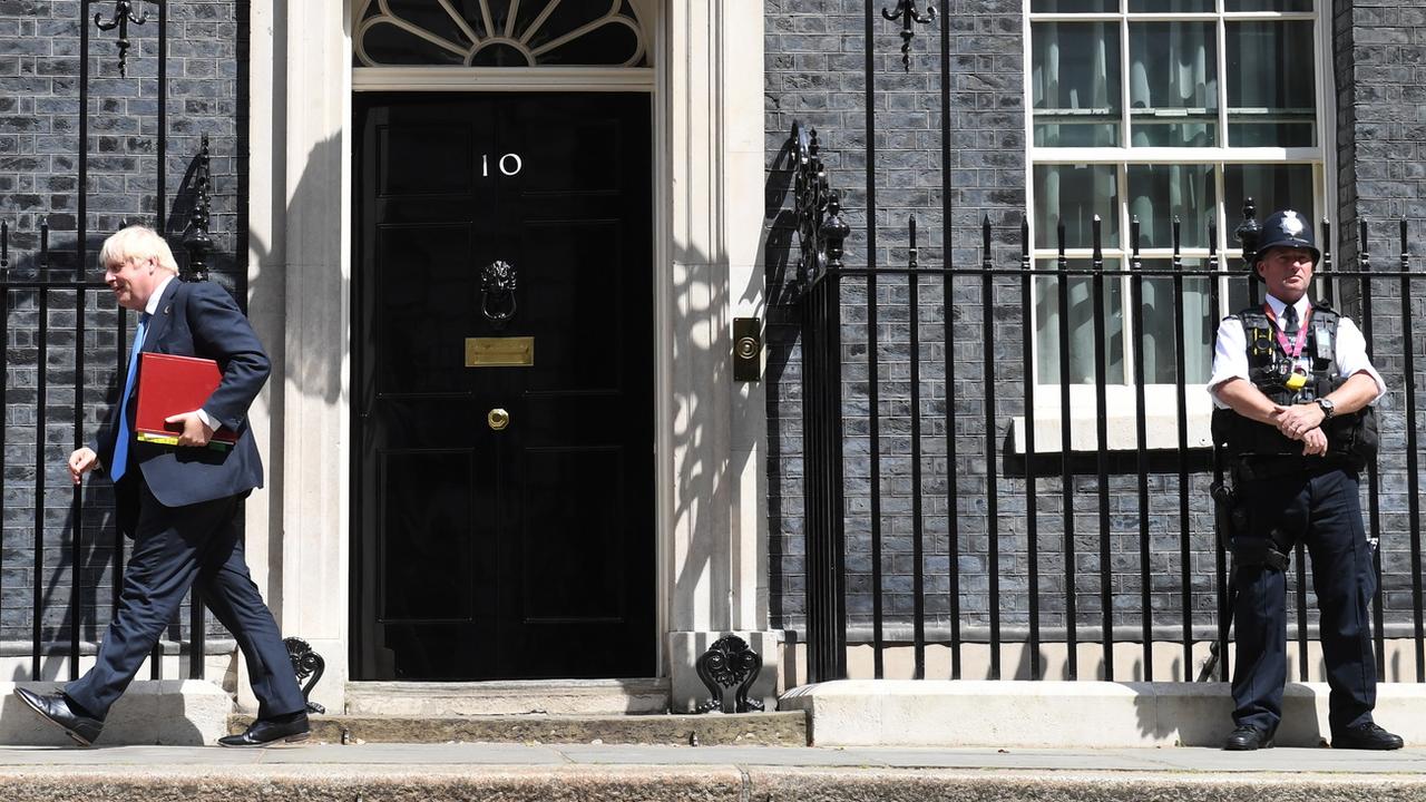 Boris Johnson quitte sa résidence officielle du 10 Downing Street. [EPA - Neil Hall]