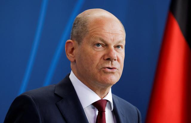 Olaf Scholz a prévenu la Russie que les sanctions ne seront pas levées sans un accord de paix entre Kiev et Moscou. [Reuters - Michele Tantussi]