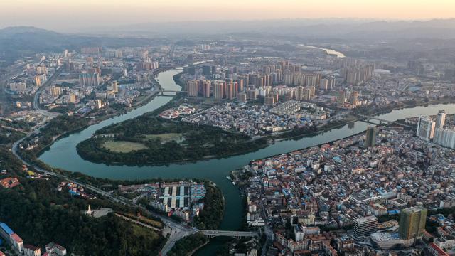 Vue aérienne de Baise dans le sud de la Chine en 2019. [Xinhua via AFP - Zhang Ailin]