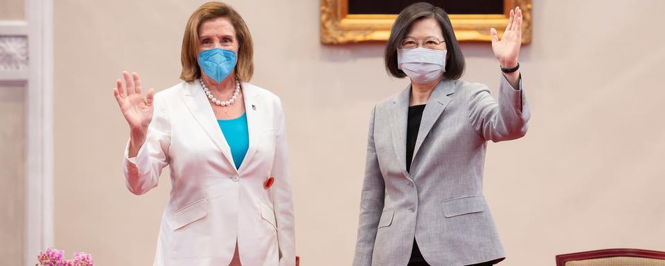 La présidente de la Chambre des représentants Nancy Pelosi (droite) avec la présidente de Taïwan Tsai Ing-wen. [EPA - Taiwan Presidential office]